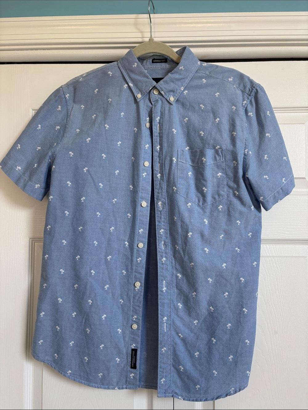 American Eagle Outfitters Light Blue Palm-Print Short-Sleeve Button-Down Shirt